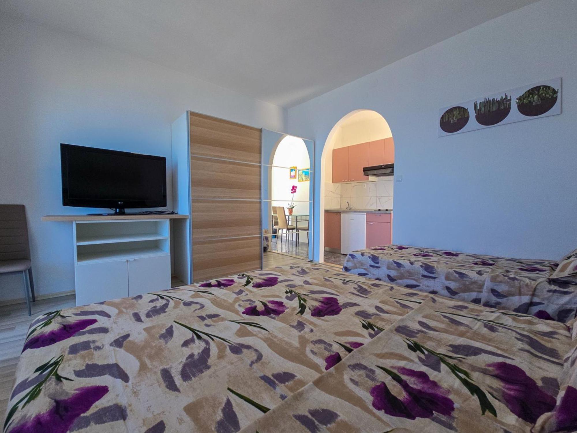 Apartments Neda Omis Room photo
