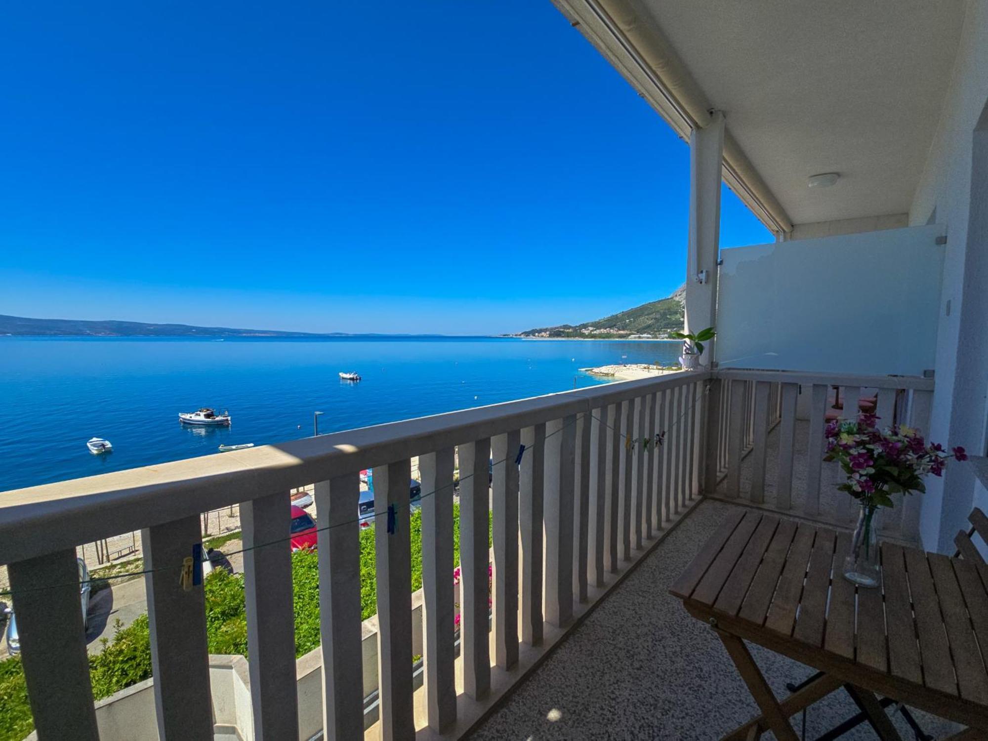 Apartments Neda Omis Exterior photo