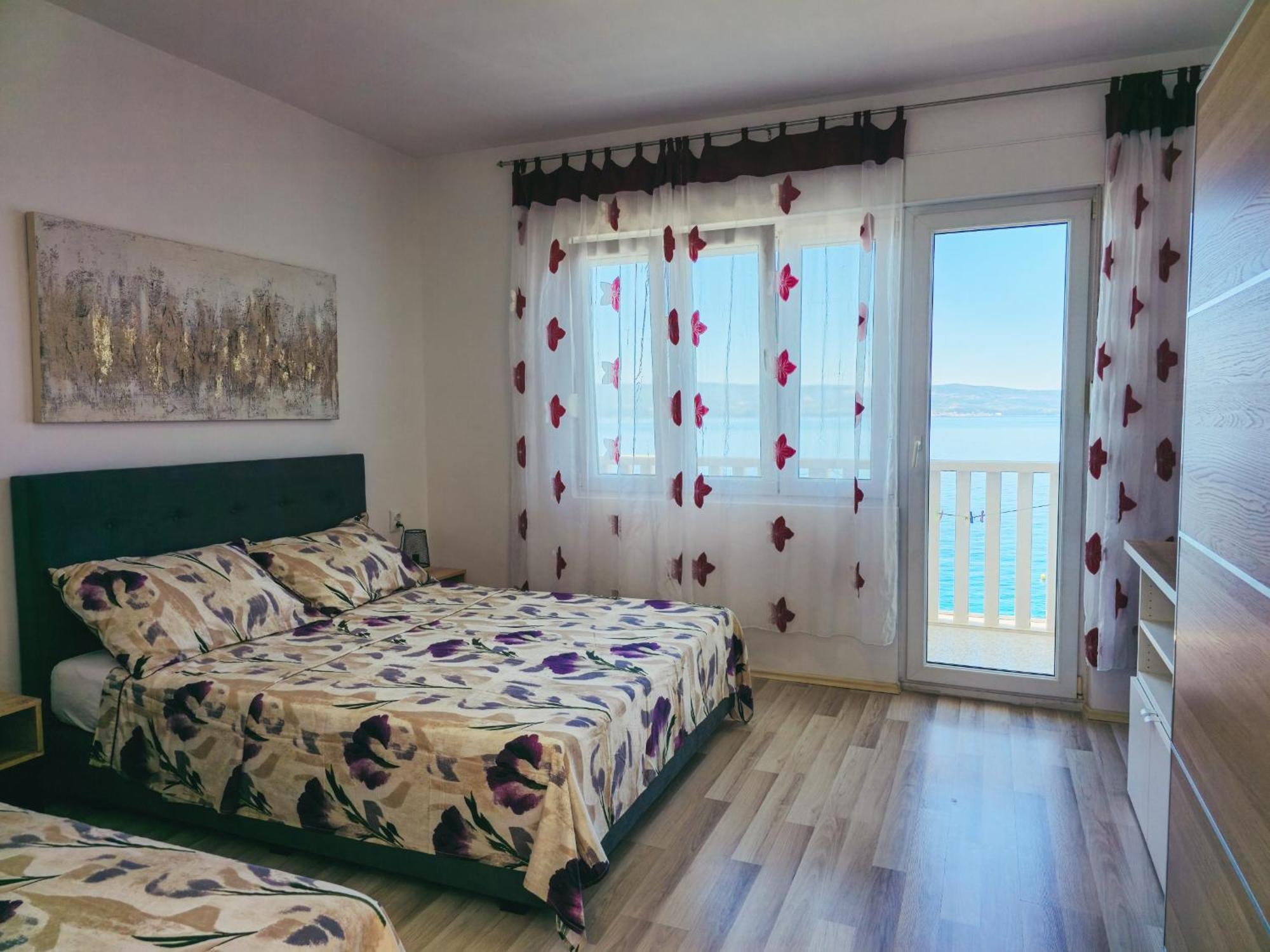 Apartments Neda Omis Room photo