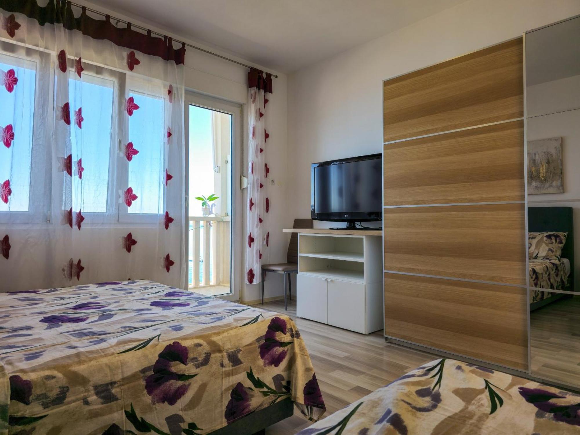 Apartments Neda Omis Room photo