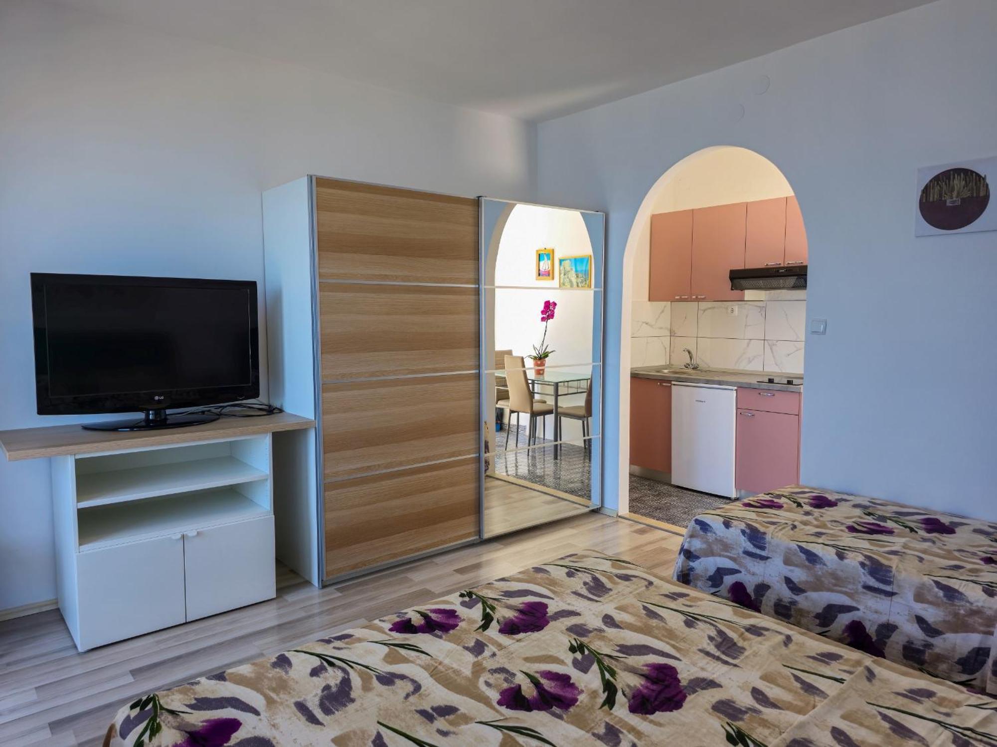 Apartments Neda Omis Room photo