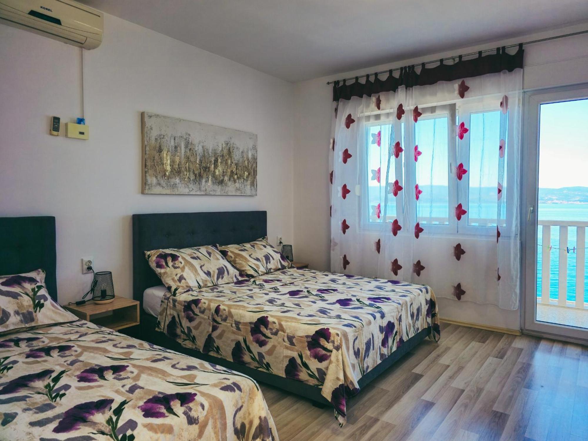 Apartments Neda Omis Exterior photo