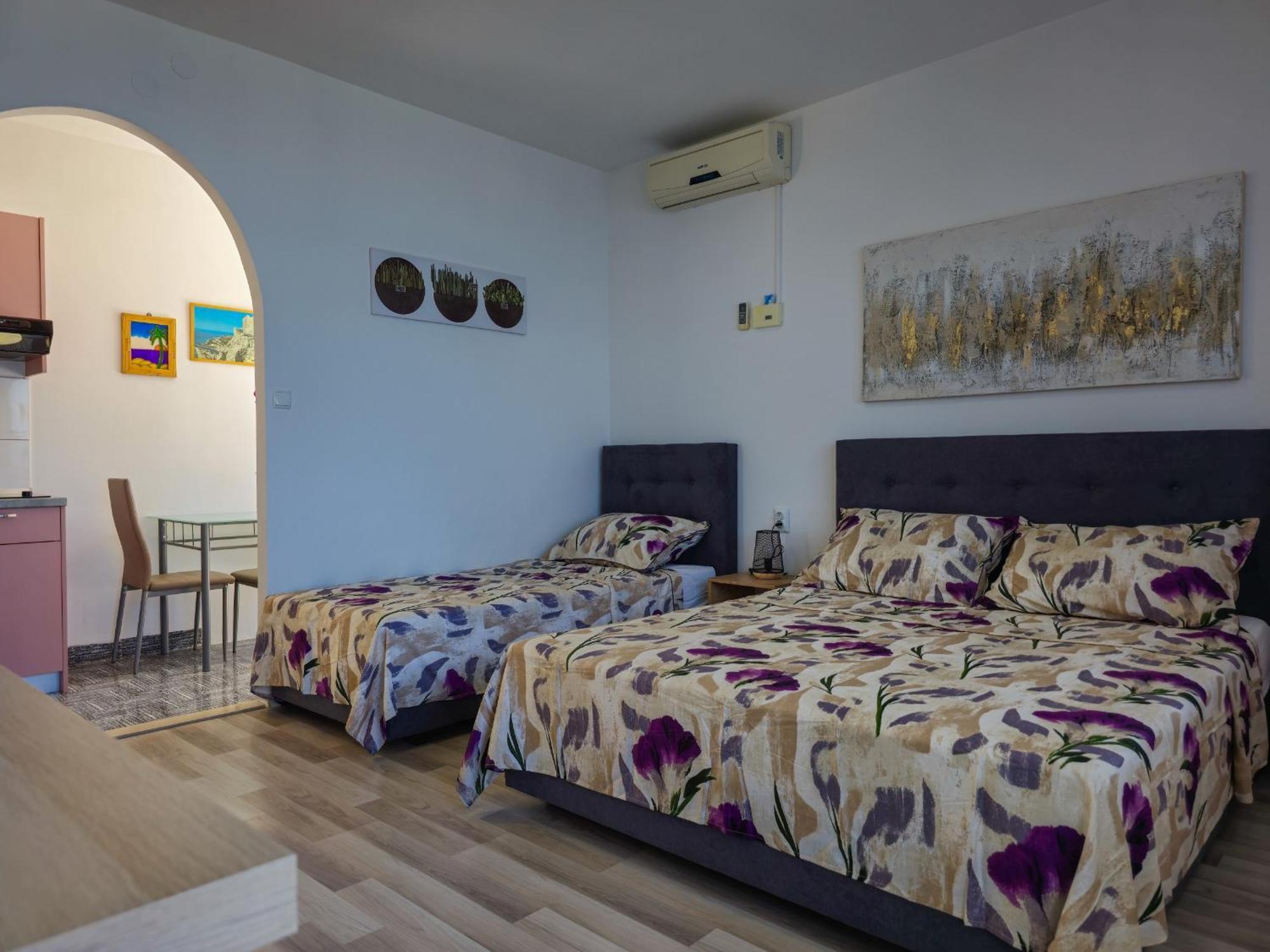 Apartments Neda Omis Exterior photo
