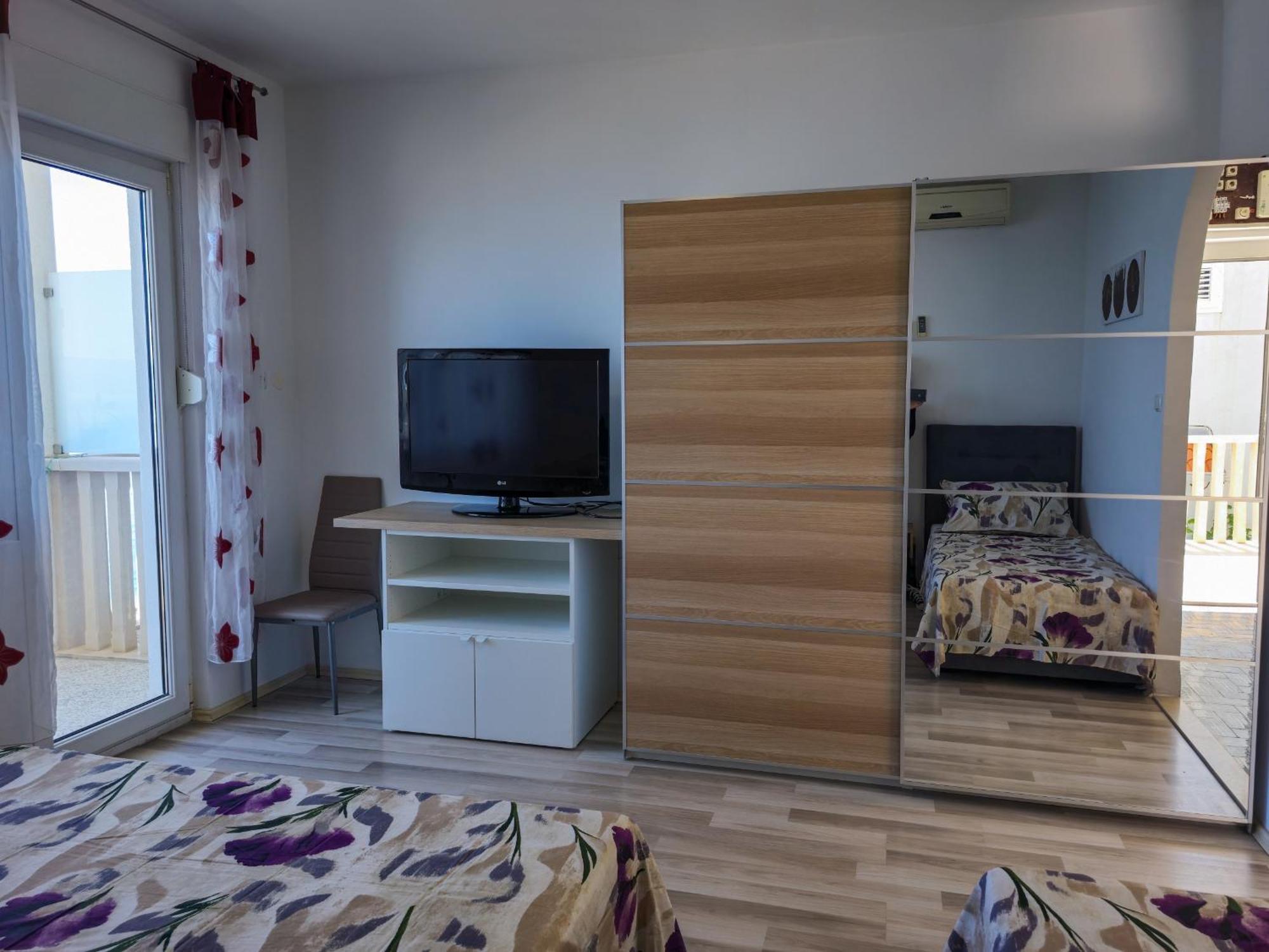Apartments Neda Omis Room photo