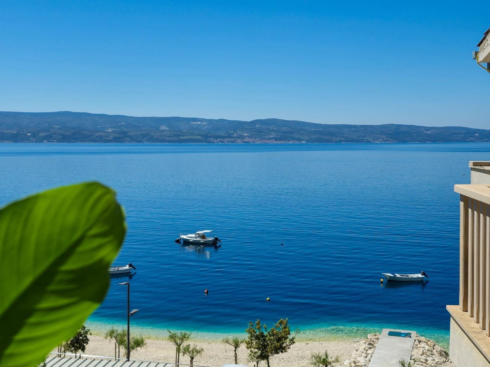 Apartments Neda Omis Exterior photo